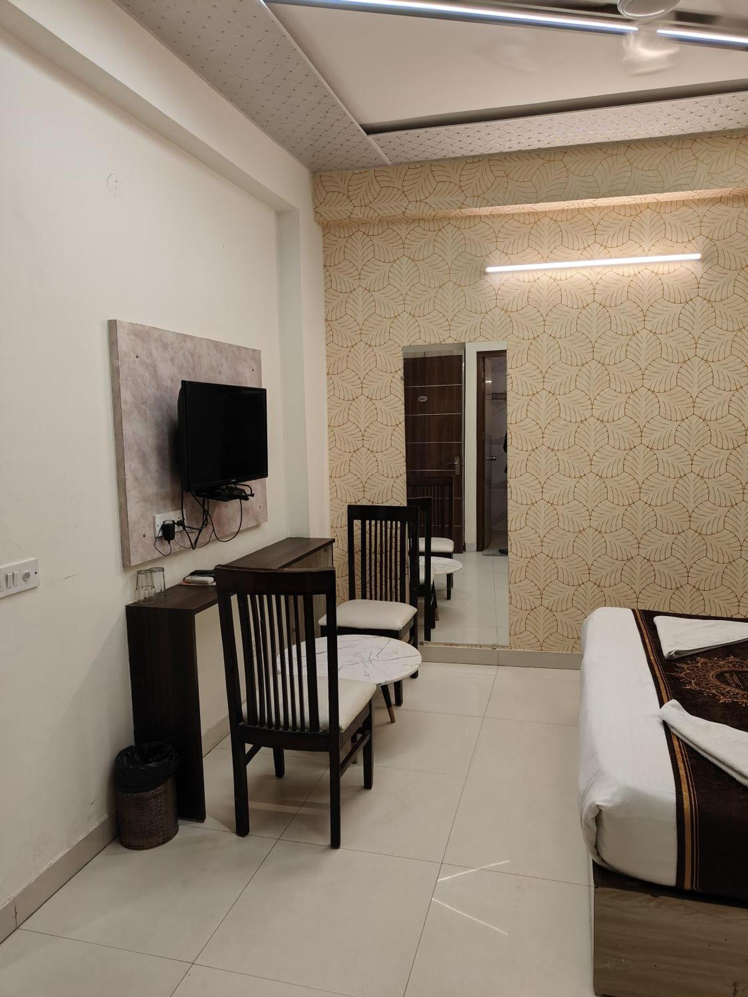 Hotel Smart Plaza New Delhi Extérieur photo
