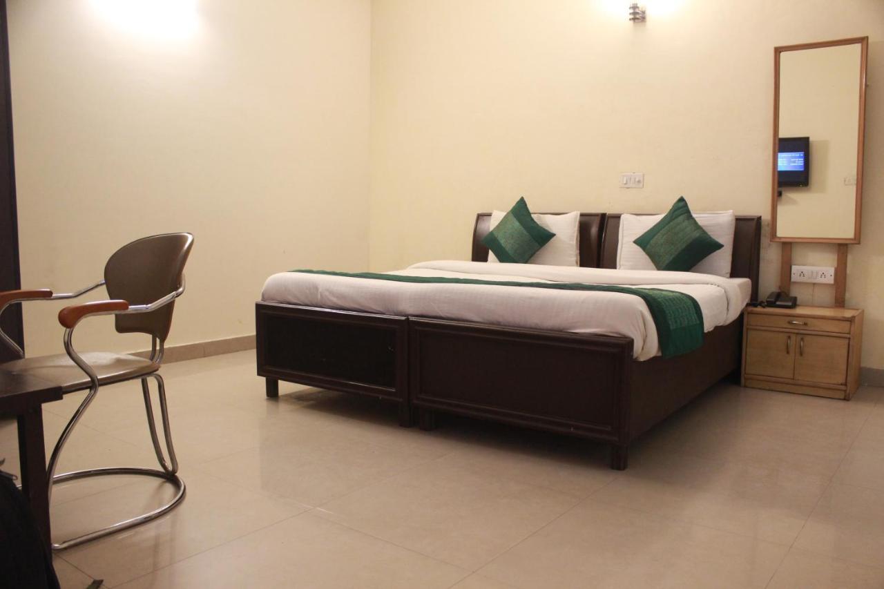 Hotel Smart Plaza New Delhi Extérieur photo