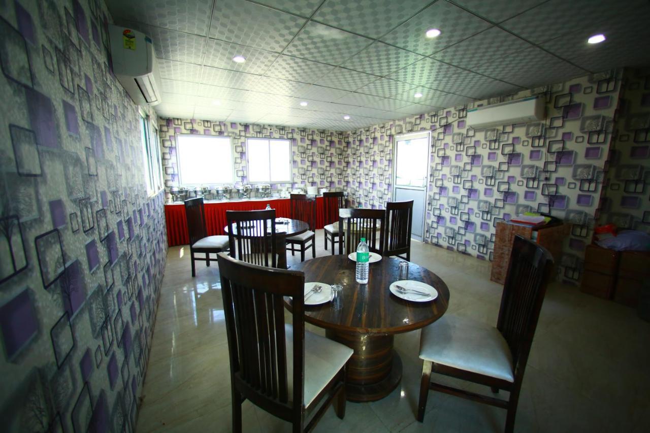 Hotel Smart Plaza New Delhi Extérieur photo