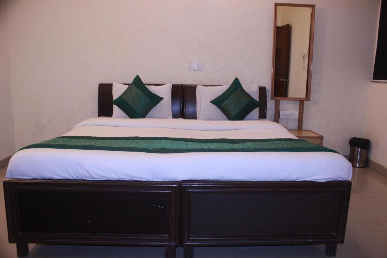 Hotel Smart Plaza New Delhi Extérieur photo