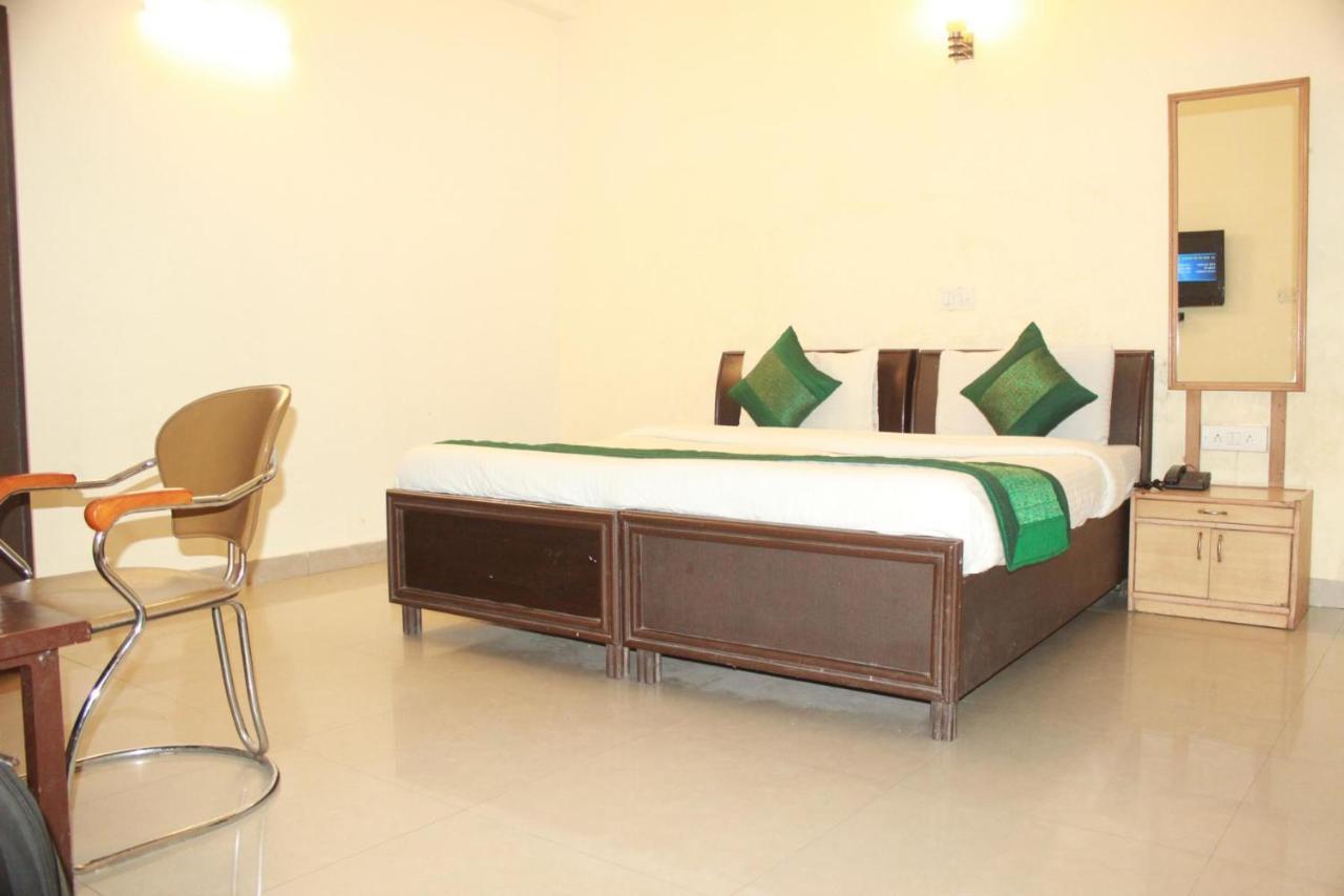 Hotel Smart Plaza New Delhi Extérieur photo