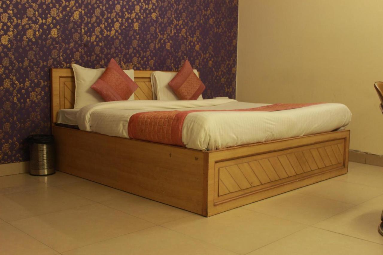 Hotel Smart Plaza New Delhi Extérieur photo