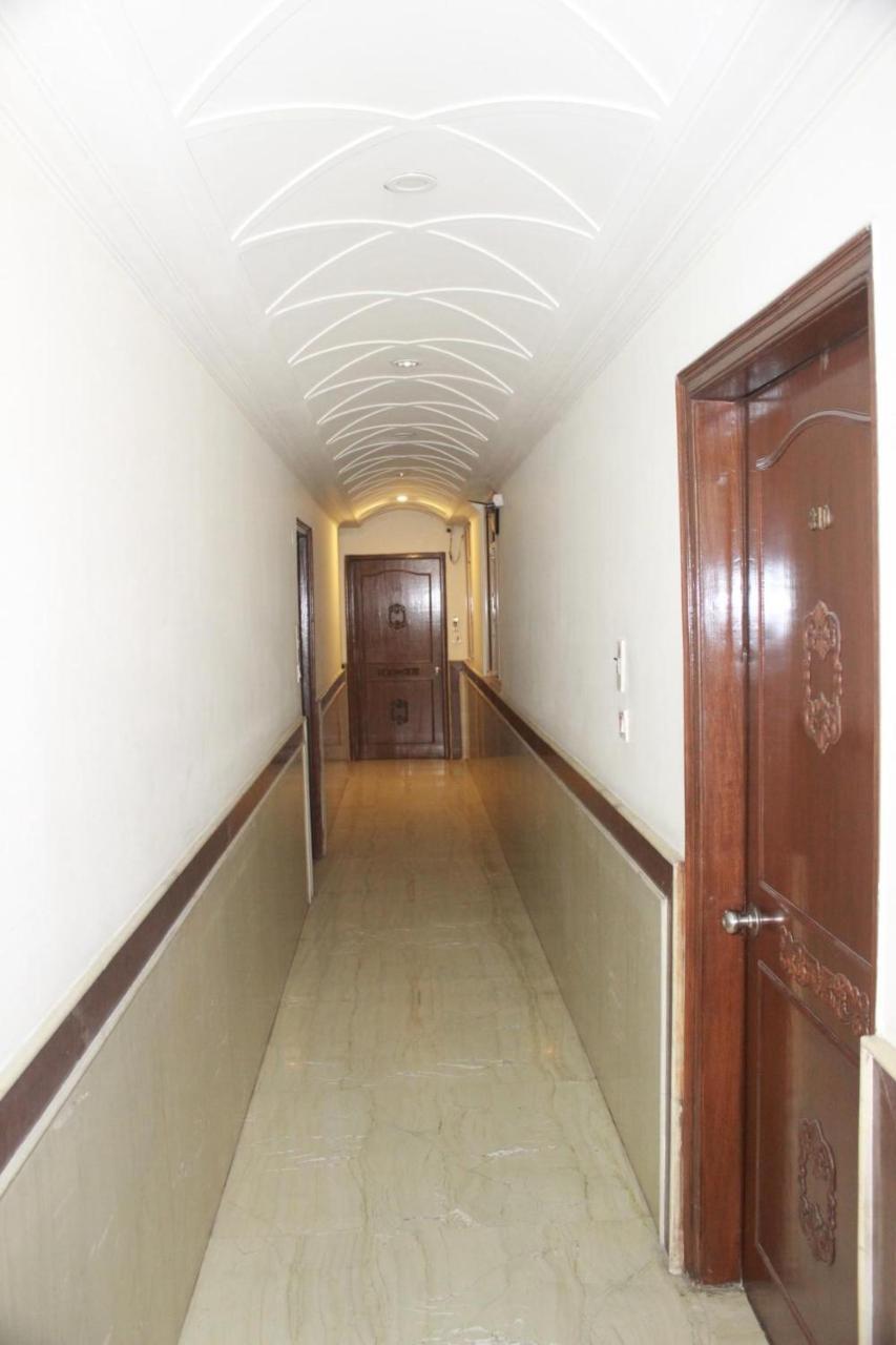 Hotel Smart Plaza New Delhi Extérieur photo