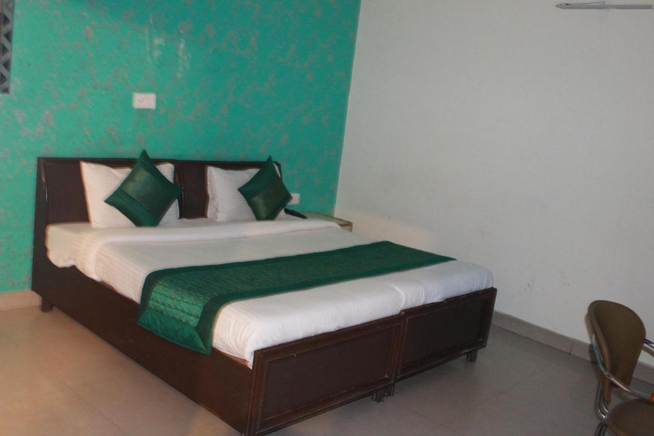 Hotel Smart Plaza New Delhi Extérieur photo