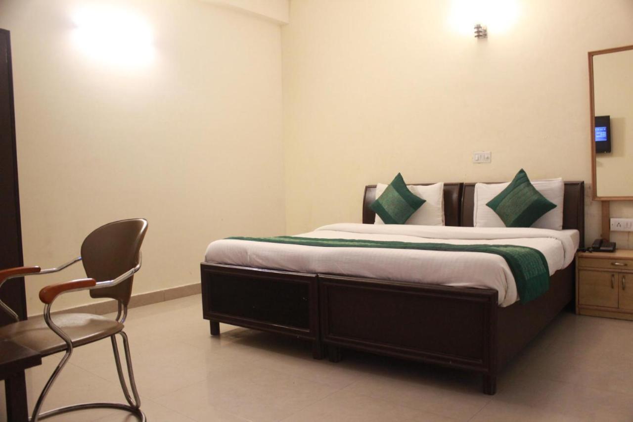 Hotel Smart Plaza New Delhi Extérieur photo