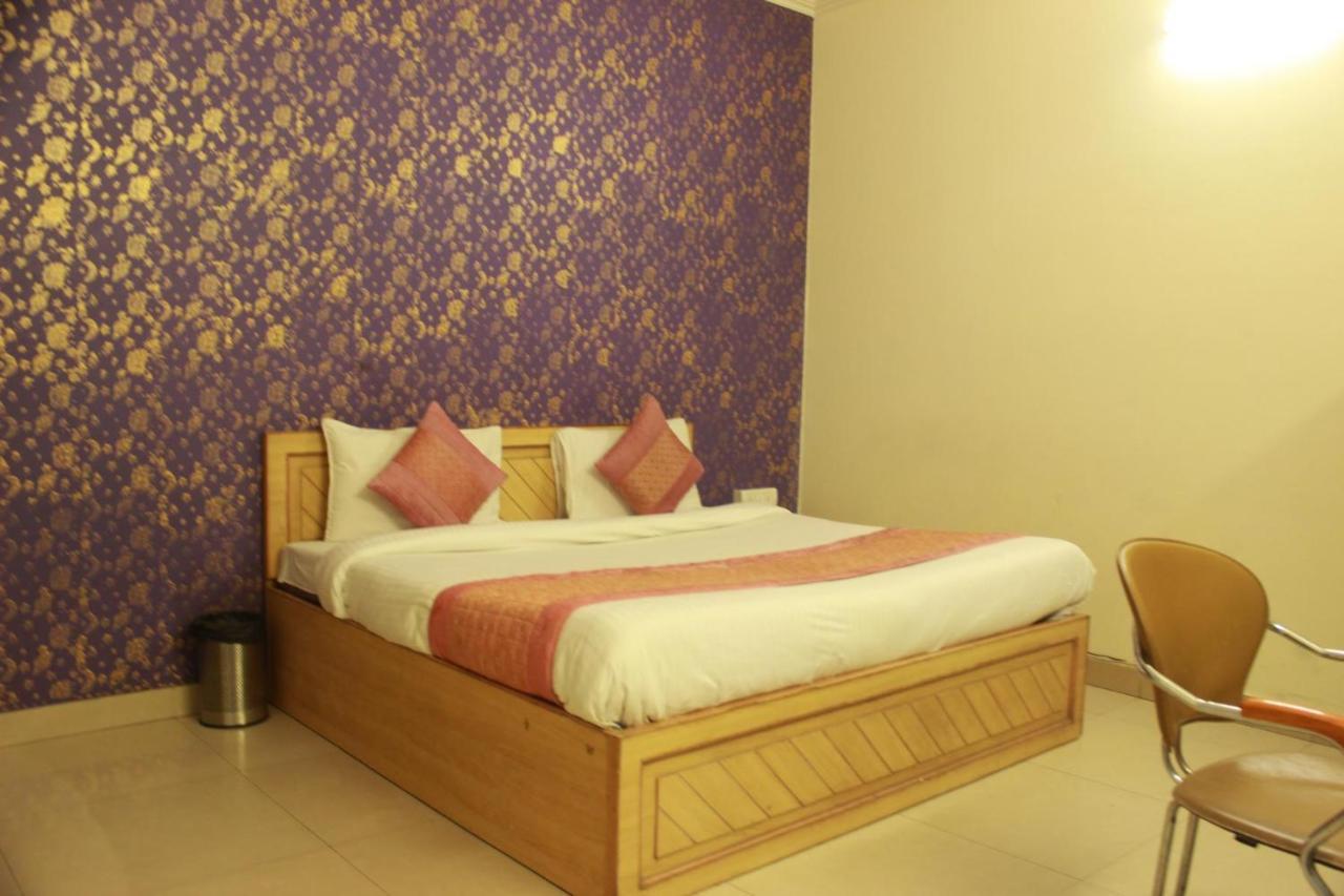 Hotel Smart Plaza New Delhi Extérieur photo